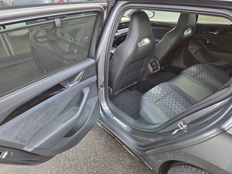 Volkswagen Passat Variant (2025) R-Line 2.0 TDI BlackStyle - fotka 36 z 51