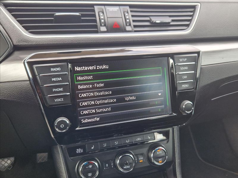 Škoda Superb 2,0 TDI 4x4 WEBASTO KAMERA TAŽ - fotka 33 z 41