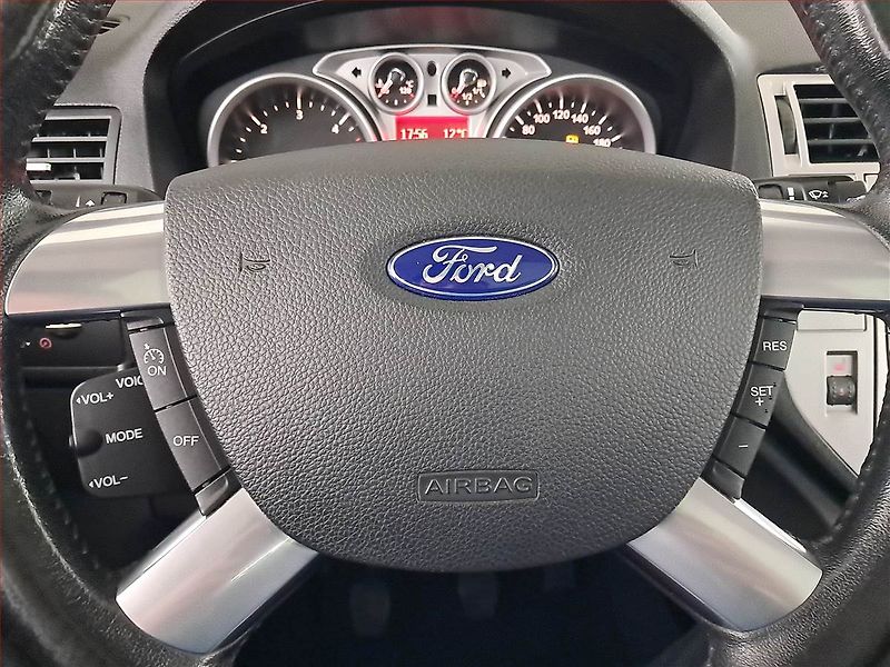 Ford Kuga (2012) 2.0 TDCi, 4X4, Navi, Tempomat - fotka 16 z 19