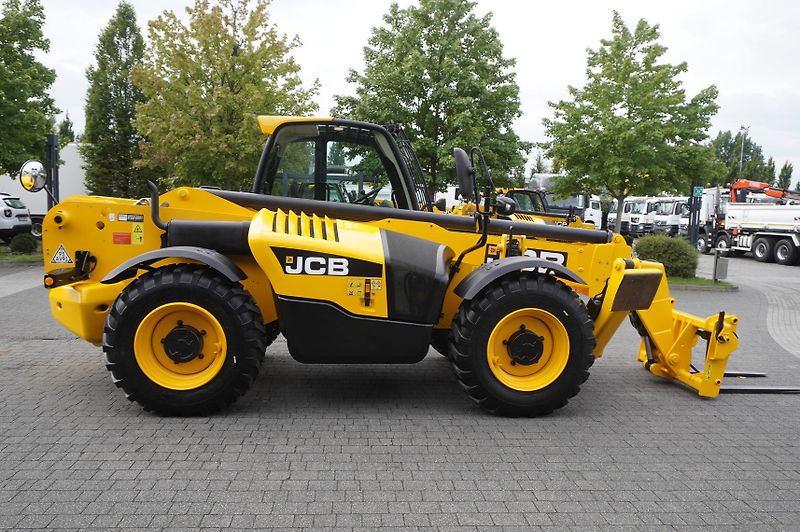 JCB (2019) 540-140 telescopic loader  - fotka 9 z 24
