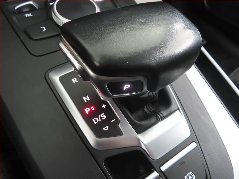 Audi Q5 (2019) Exclusive 2.0 TDI, 4X4 - fotka 13 z 16
