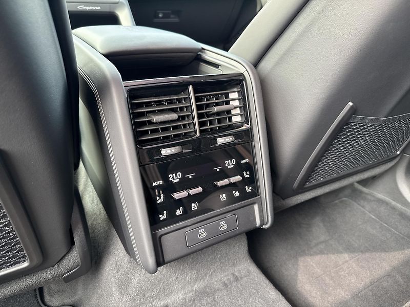 Porsche Cayenne Turbo Electric - fotka 28 z 29