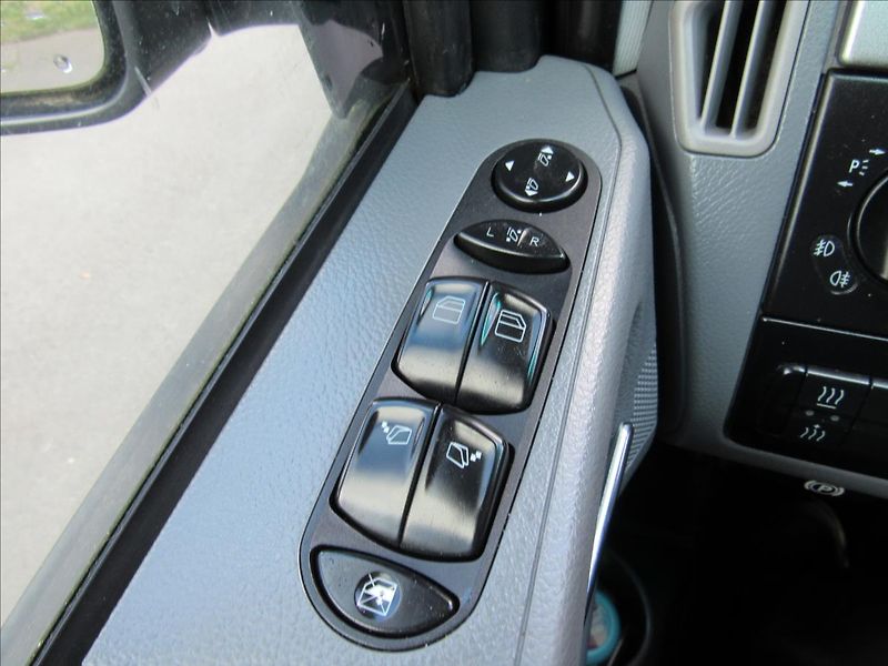 Mercedes-Benz Viano 3,0 CDi V6 150kW - fotka 21 z 30