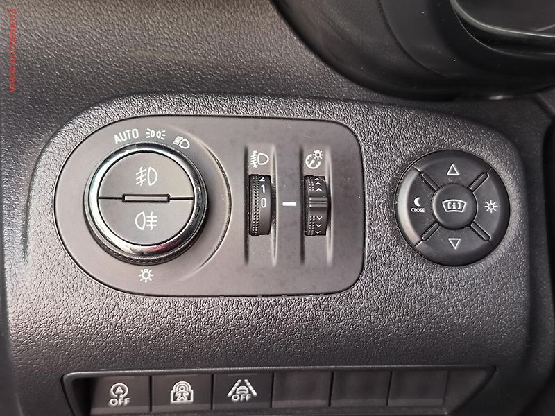 Opel Combo (2019) 1.5CDTi, Life, navi, panor - fotka 22 z 25