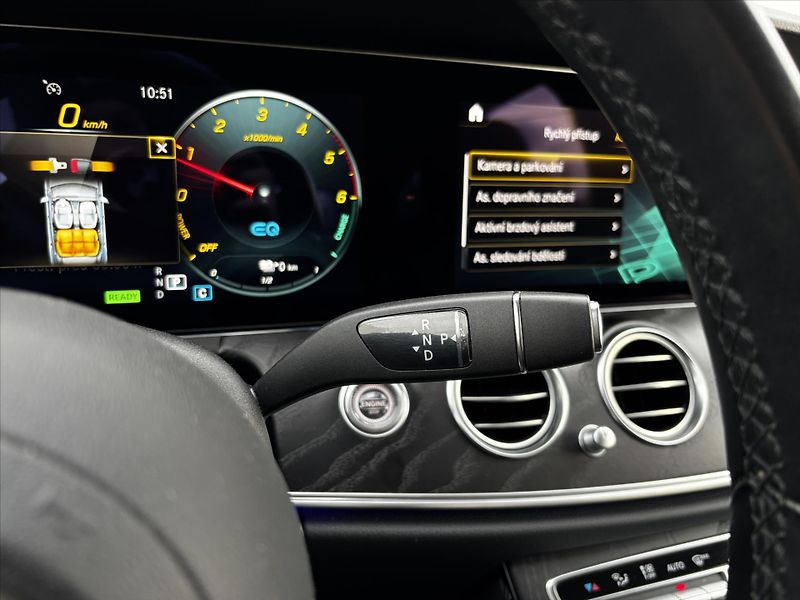 Mercedes-Benz Třídy E 300de 4MATIC TAŽNÉ DPH - fotka 18 z 33