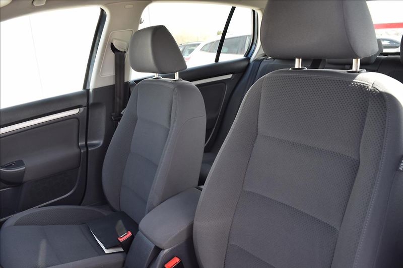 Volkswagen Golf 1,9 TDI 77KW 4X4 PO ROZVODECH - fotka 14 z 46