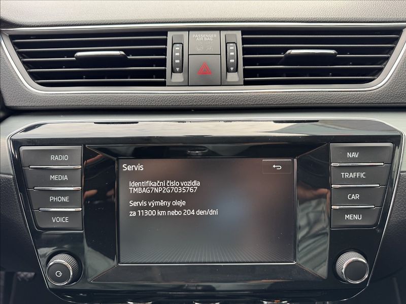 Škoda Superb 1,6 TDI Navi TZ park. kamera - fotka 40 z 50