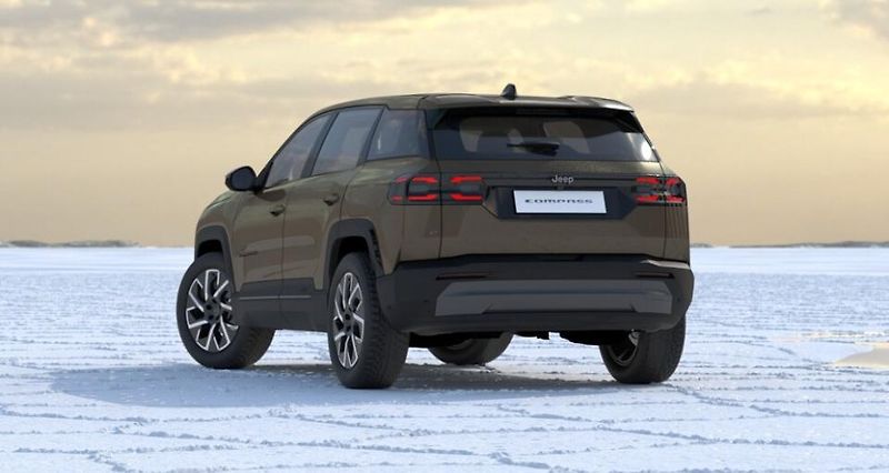 Jeep Compass (2026) Altitude e-Hybrid Plug-in 225k - fotka 2 z 6