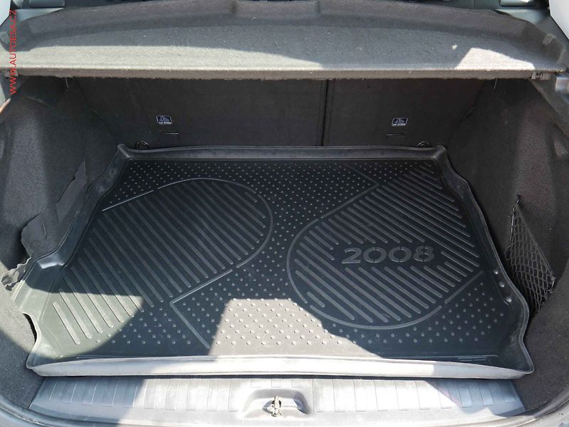 Peugeot 2008 (2019) 1.2i, 1.maj,ČR, autoAC, temp. - fotka 7 z 19