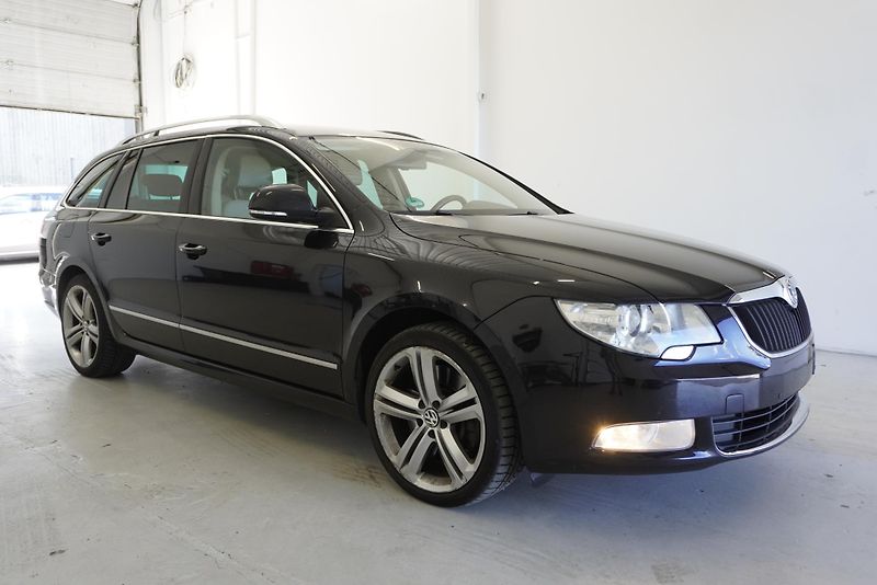 Škoda Superb 3.6 V6 191kW 4x4 REZERVACE - fotka 3 z 36