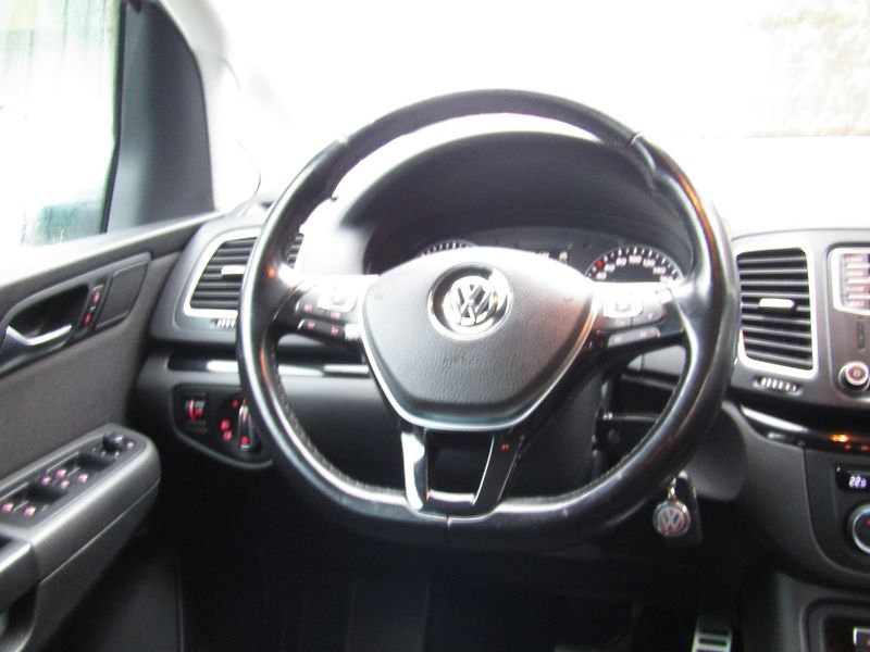 Volkswagen Sharan (2017) 2. 0 TDI 135kW DSG  ACC - fotka 15 z 40