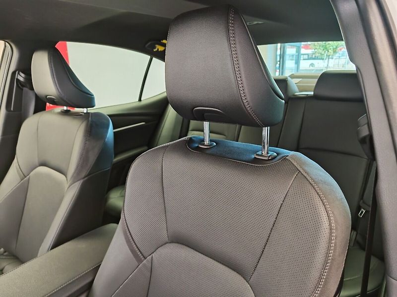 Toyota Camry Prestige - fotka 13 z 38