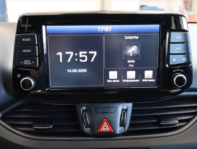 Hyundai i30 (2018) Premium 1.6 CRDi, Navi - fotka 12 z 21