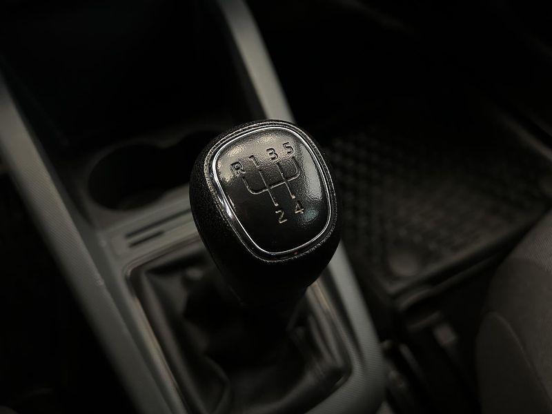Škoda Fabia 1.0 TSI Active Plus - fotka 12 z 21