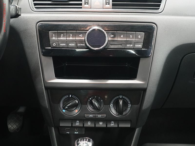Škoda Rapid (2017) 1.0TSI, ČR, AC, park.asist - fotka 13 z 16