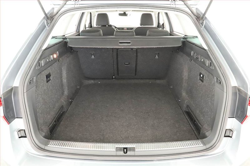 Škoda Superb (2018) 2.0 TDI, Automat, Navi - fotka 18 z 19