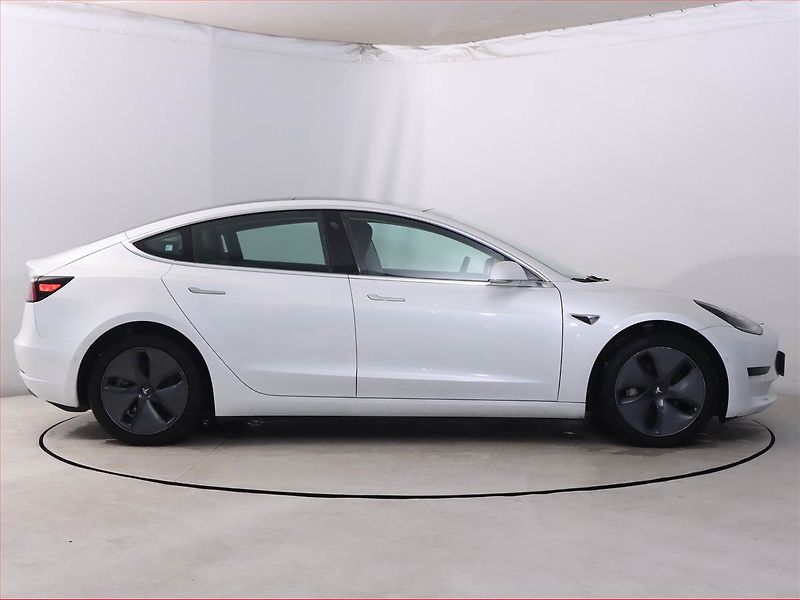 Tesla Model 3 (2020) Std Range Plus 52kWh, SoH 83% - fotka 6 z 24