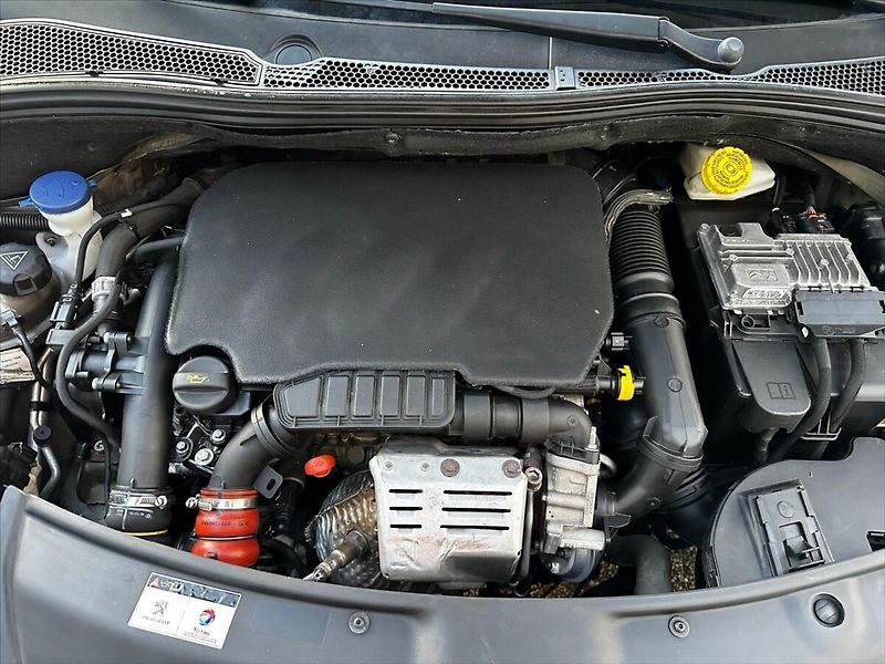 Peugeot 208 1,2 81kW GT Line, rozvody! - fotka 35 z 39