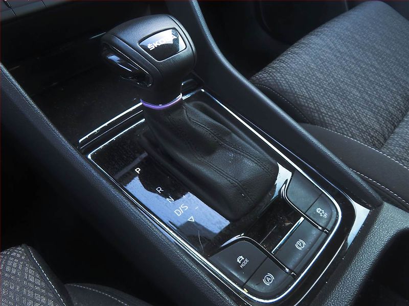 Škoda Karoq (2024) 2.0 TDI, Style Plus,Navigace - fotka 13 z 16