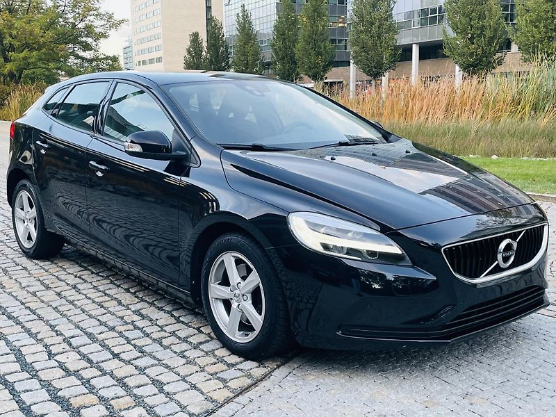 Volvo V40 2.0i MANUÁL 1.MAJITEL SENZORY - fotka 9 z 41