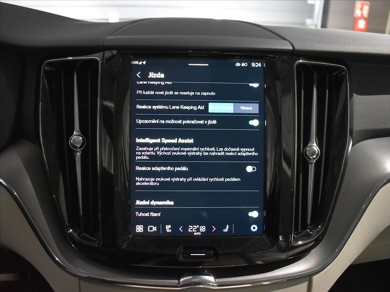 Volvo XC60 2,0 B5 AWD CORE BLIS,Bezklíč - fotka 19 z 25