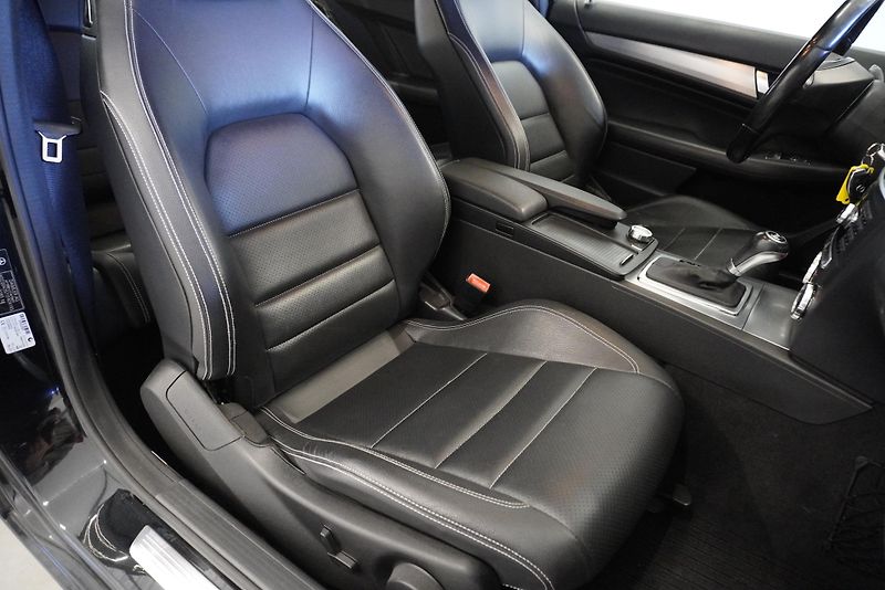 Mercedes-Benz Třídy C (2012) C350 3,5I V6 COUPE AMG-LINE  - fotka 29 z 31
