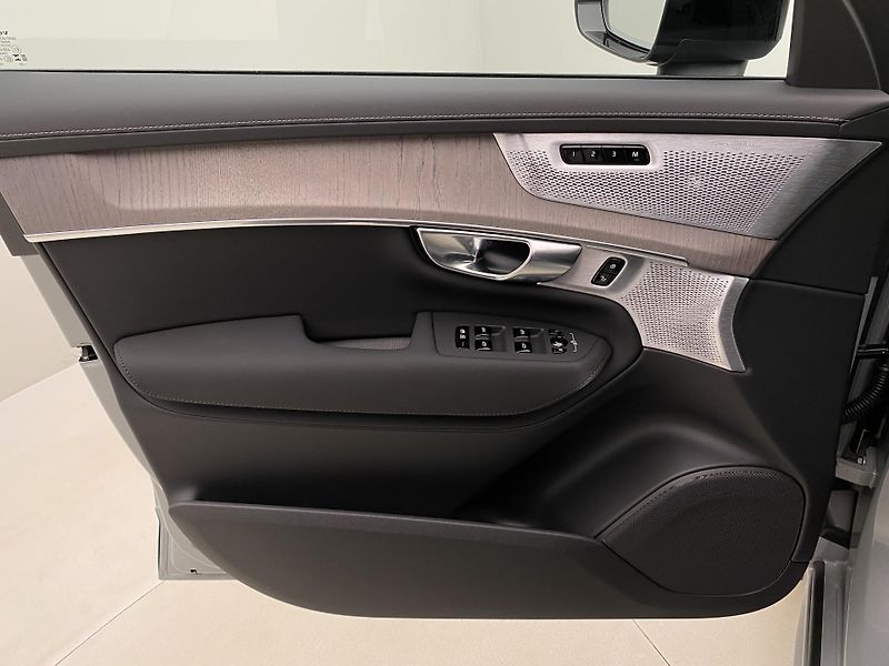 Volvo XC90 (2026) T8 AWD Plug-in DARK PLUS 7m - fotka 7 z 75