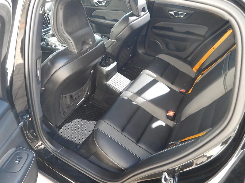 Volvo V60 T8 POLESTAR ENGINEERED - fotka 10 z 29