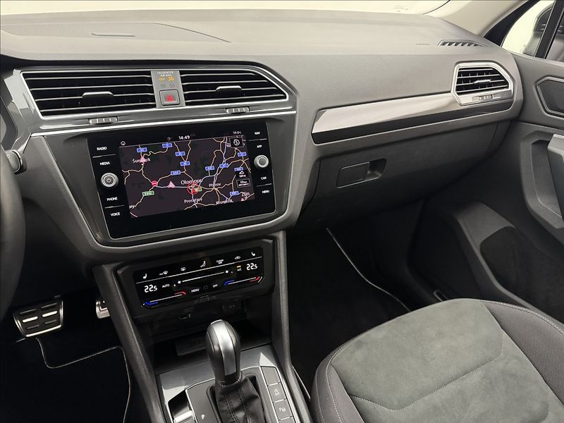 Volkswagen Tiguan 1,5 TSi DSG HUD KAMERA TAŽNÉ - fotka 14 z 50