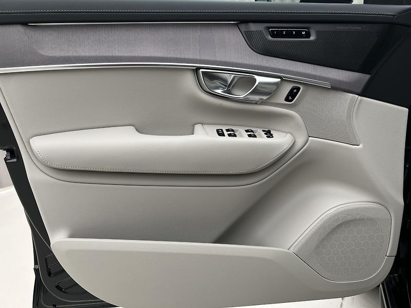 Volvo XC90 (2026) B5 AWD DARK PLUS AUT - fotka 23 z 48