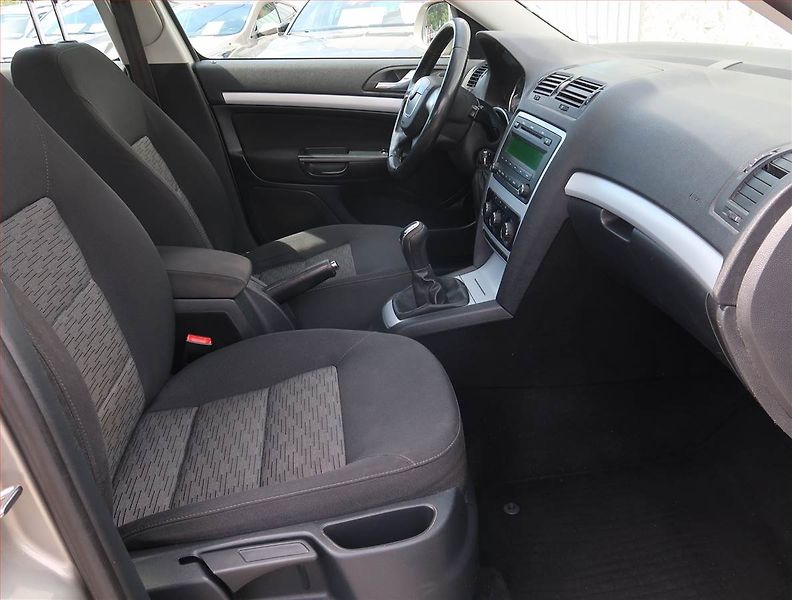 Škoda Octavia (2011) Ambition 1.2 TSI, Serv.kniha - fotka 9 z 16