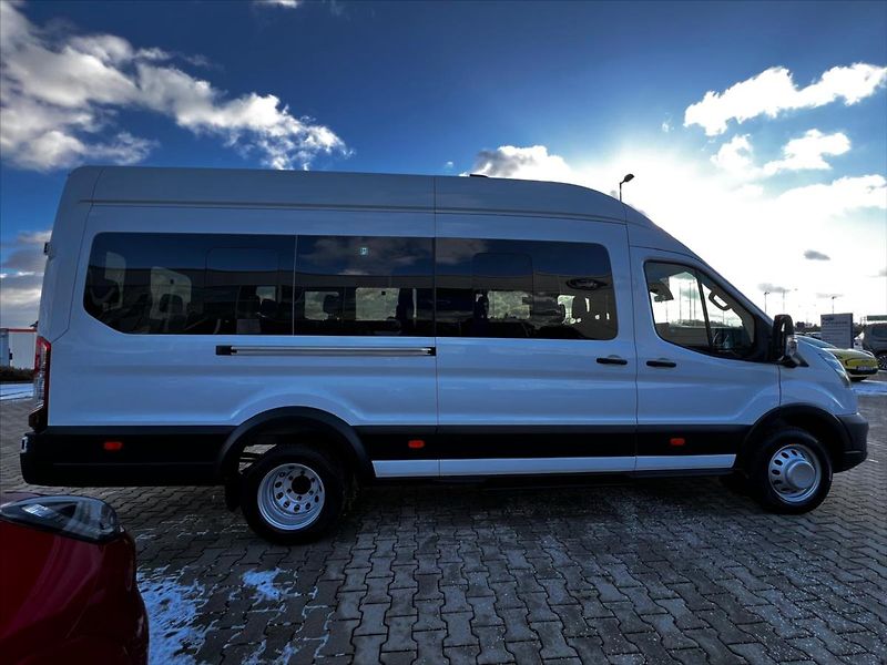 Ford Transit (2025) 2,0 EcoBlue BUS 18míst AUT L4 - fotka 12 z 37