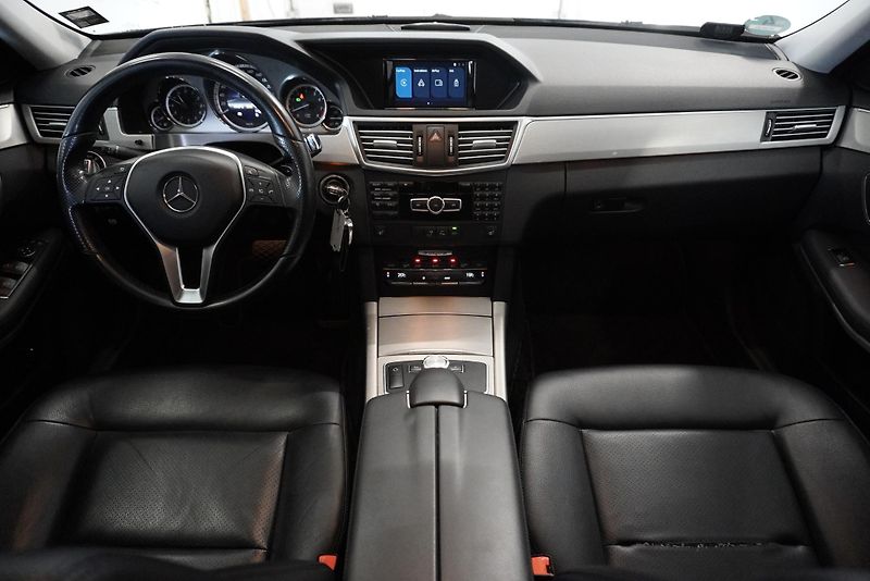 Mercedes-Benz Třídy E (2013) E200 CGI AUTOMAT - fotka 30 z 35
