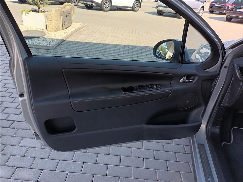 Peugeot 207 1,6 i,110kw,KŮŽE,KOLA,PANORAMA - fotka 16 z 34