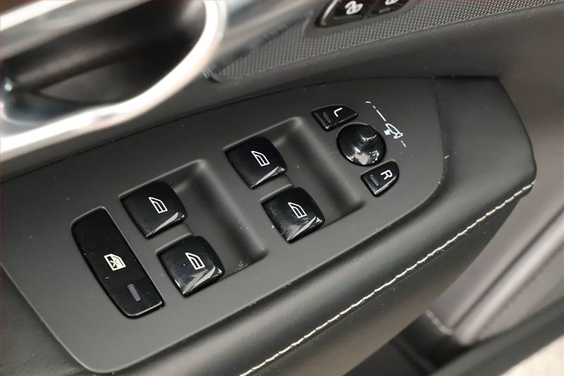 Volvo V90 (2019) D5 AWD, 4x4,Automat,Kůže - fotka 12 z 26