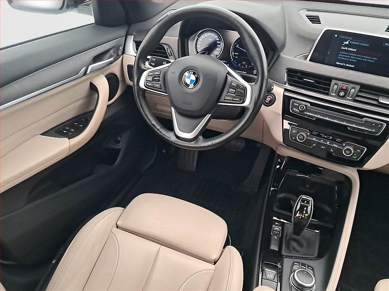 BMW X1 (2019) sDrive18d, Automat, ČR,1.maj - fotka 7 z 20