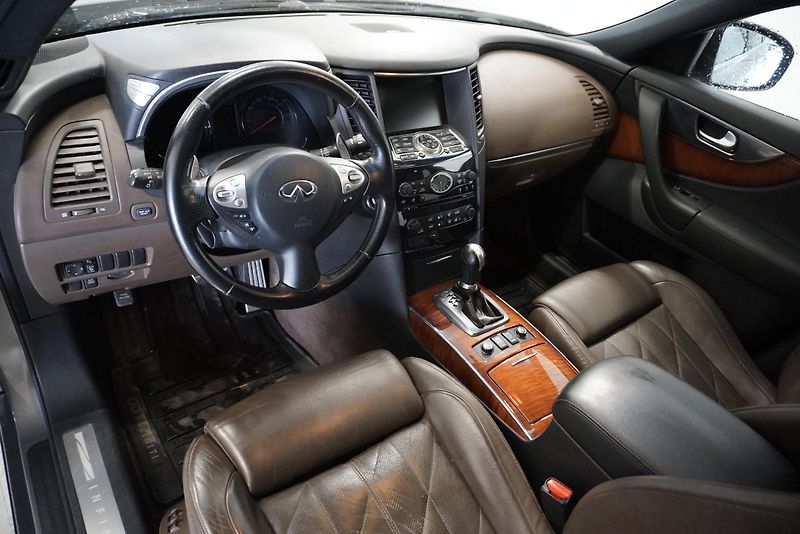 Infiniti FX50 5.0 V8 287 kW AWD AUTOMAT - fotka 12 z 24