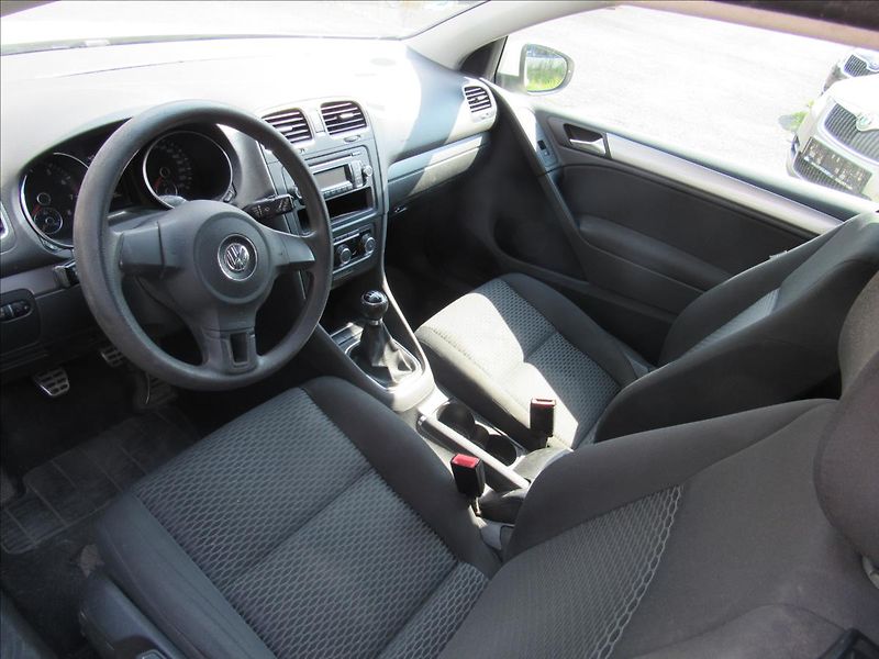 Volkswagen Golf 1,4 i 59kW - fotka 9 z 29