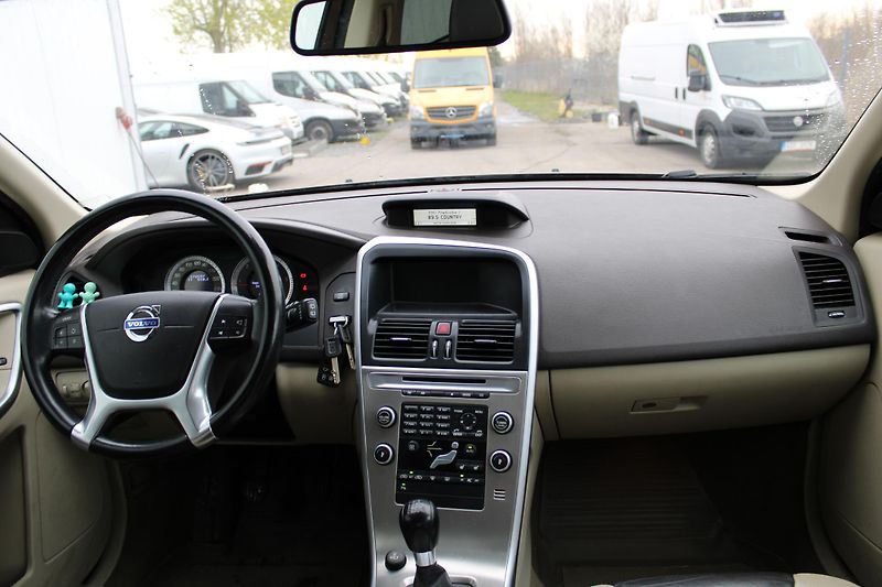 Volvo XC60 2,4D SUMMUM - fotka 13 z 22