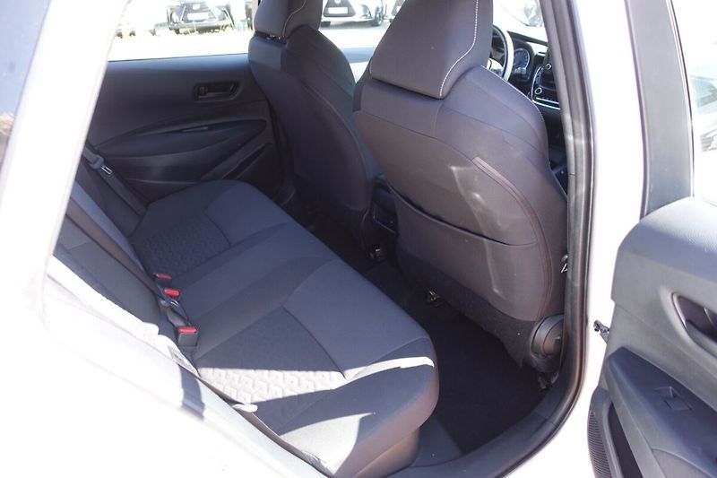 Toyota Corolla 1,8 HEV Active Business TS - fotka 12 z 28