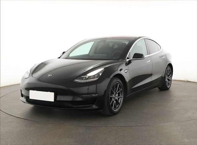 Tesla Model 3 (2019) Long Range 4WD 78kWh, SoH 78% - fotka 2 z 20
