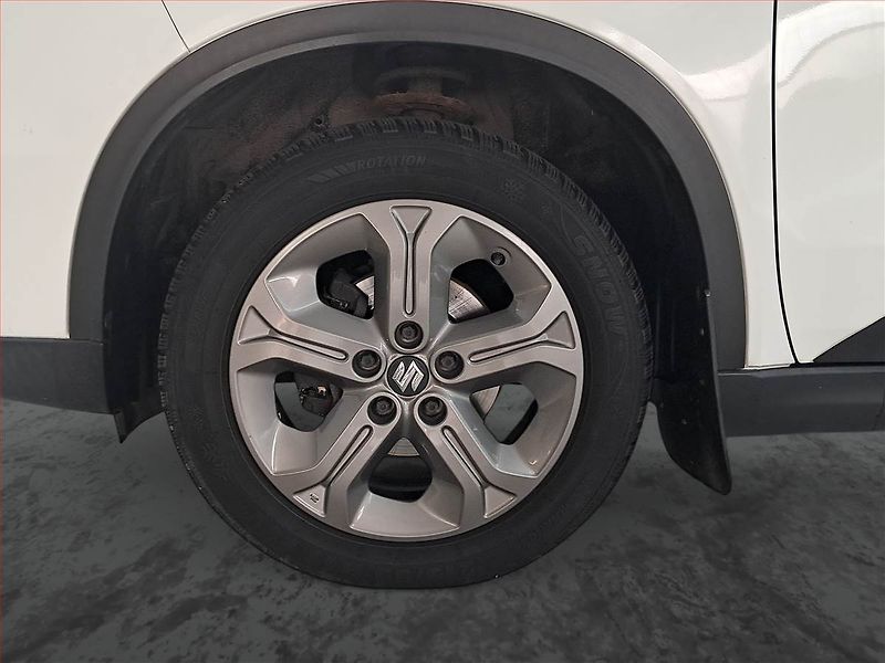 Suzuki Vitara (2015) 1.6 DDiS, 4X4, Navi, Tempomat - fotka 14 z 19