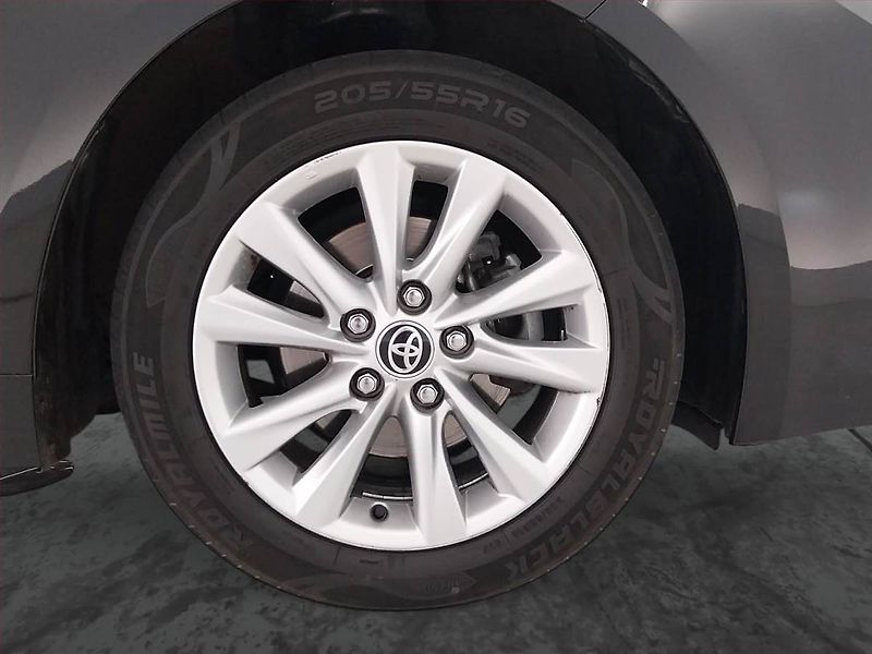 Toyota Corolla (2024) 1.8 Hybrid - fotka 15 z 23