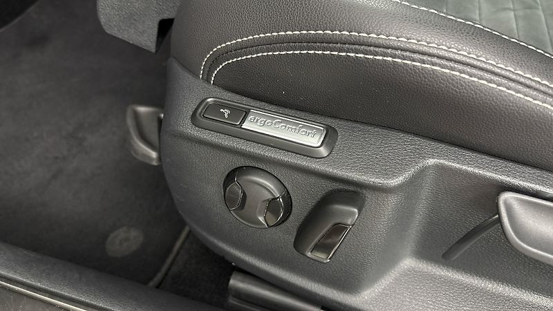Volkswagen Passat 2.0 TDI DSG 4MOTION Elegance V - fotka 21 z 27