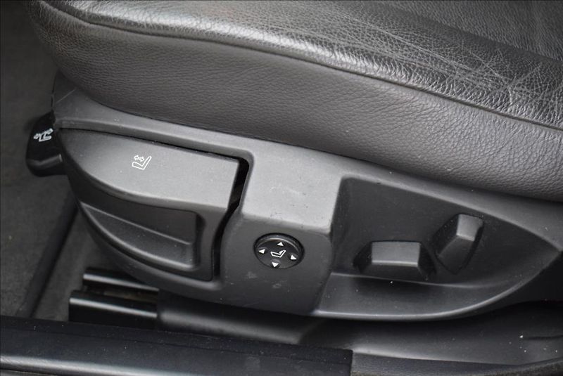 BMW Řada 5 3,0 530XD, xen,navi,servis, - fotka 24 z 28