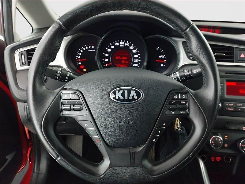 Kia Ceed (2017) 1.6 GDI, Serv.kniha, Tempomat - fotka 16 z 17