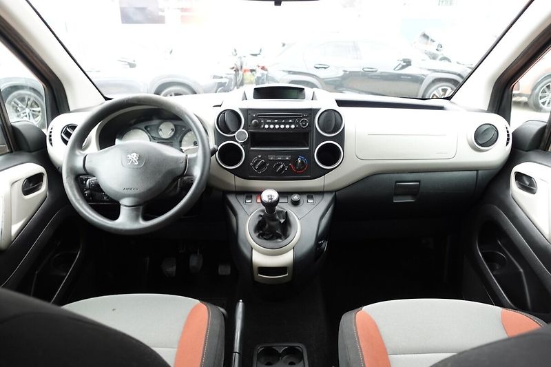 Peugeot Partner 1,6i 72kW M/T 5míst - fotka 13 z 24