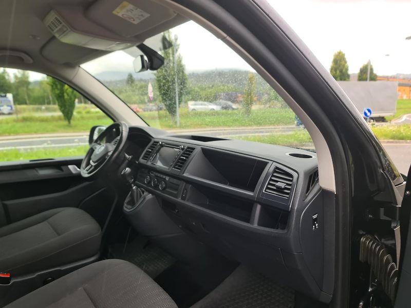 Volkswagen Transporter (2016)  CARAVELLE T6 2.0 TDi OLOMOUC - fotka 29 z 86