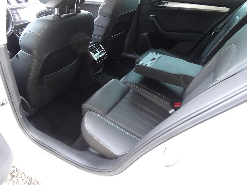 Škoda Superb Kom.2.0TDi L&K Taž.zař.4x4 DSG - fotka 17 z 62