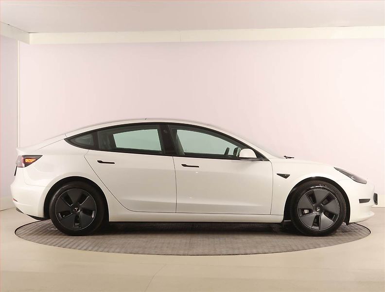 Tesla Model 3 (2021) Std Range Plus LFP, SoH 93% - fotka 6 z 33
